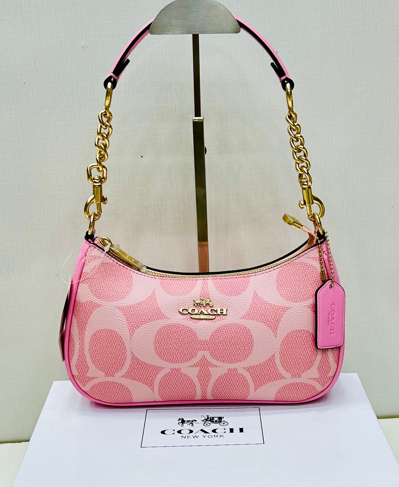 Coach - Teri Shoulder Bag Pink Emblem