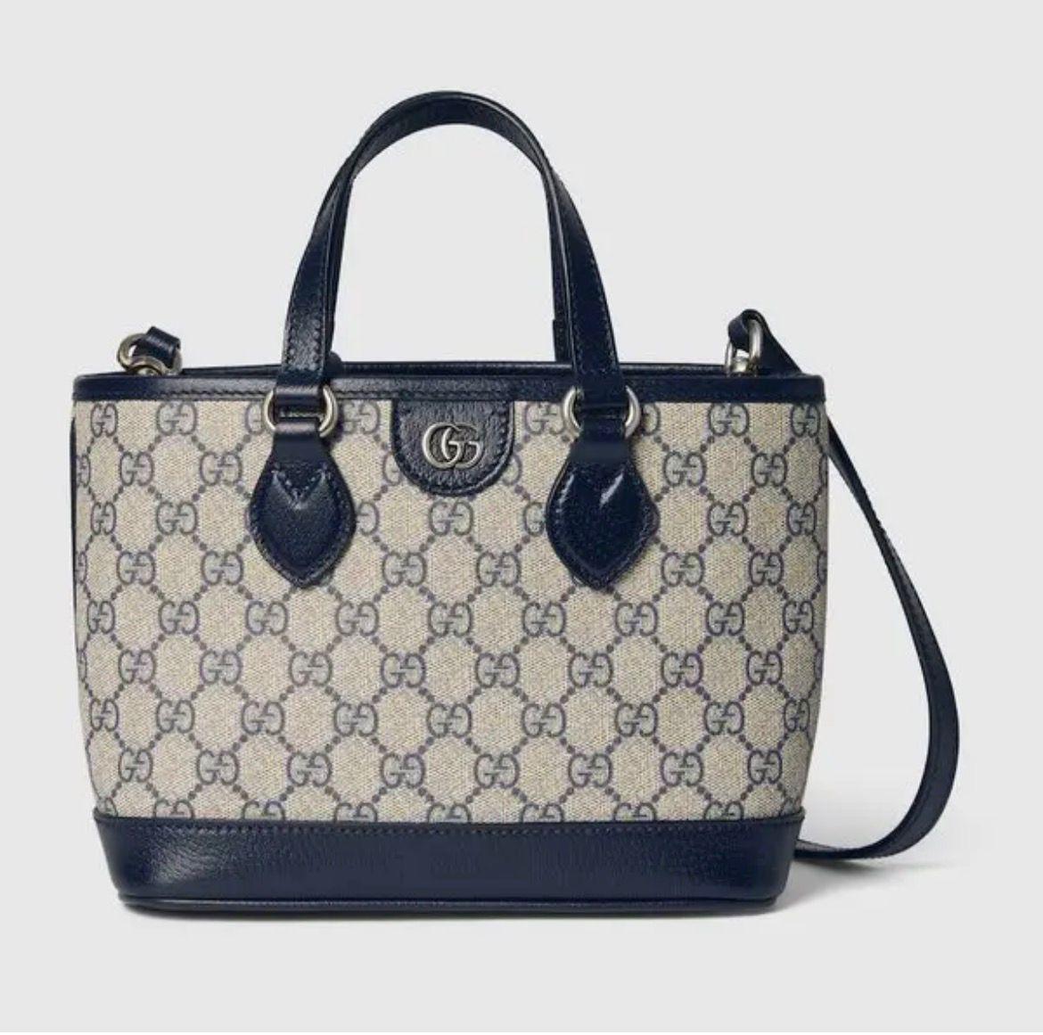 Gucci-Signature GG Matching Pouch
